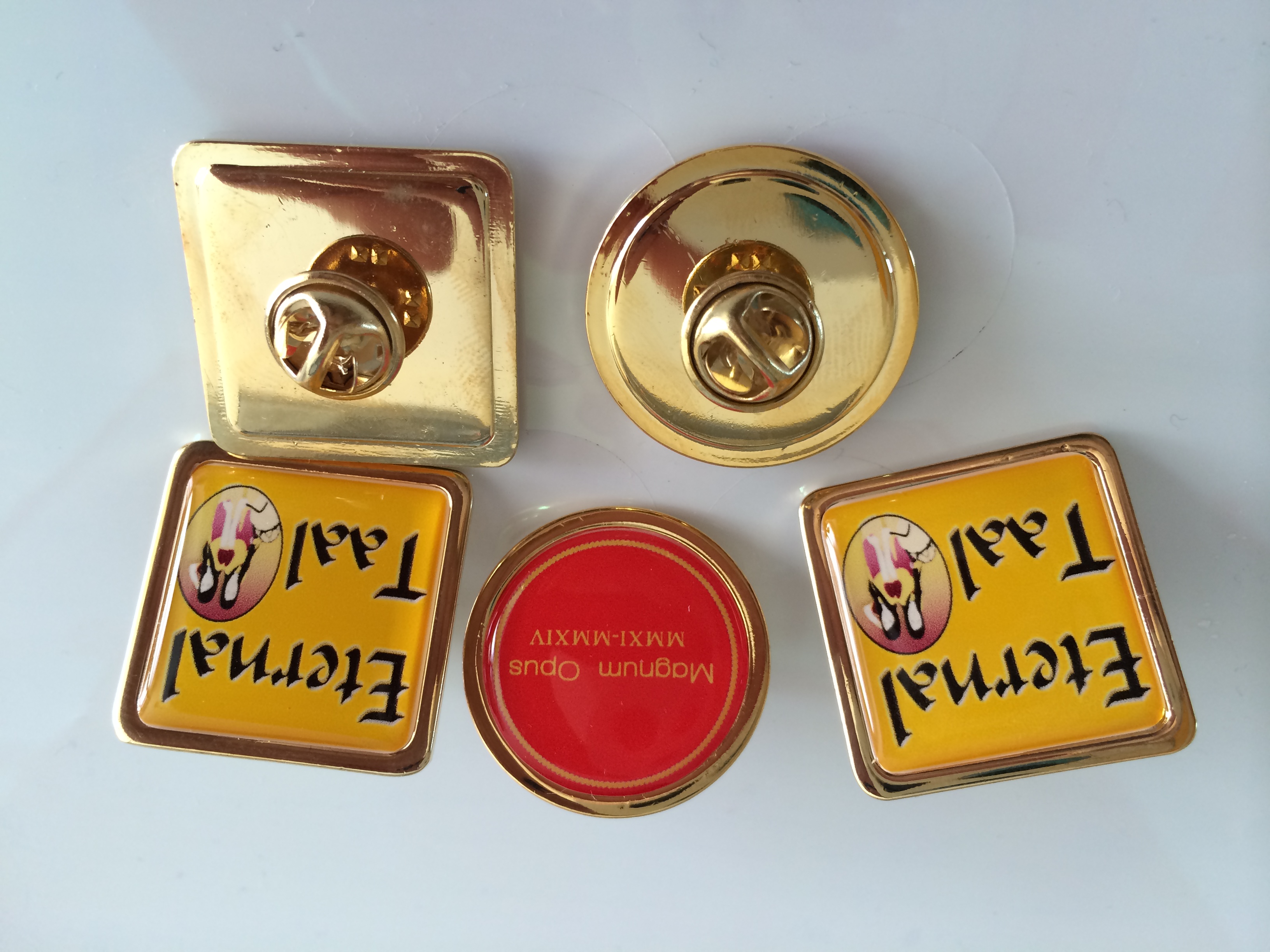 Premium personalised clutch back badges