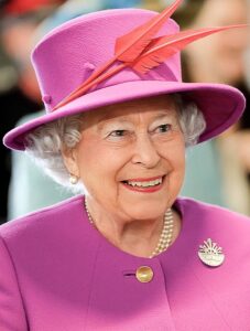 Queen_Elizabeth_II_in_March_2015-1 Badge Boy
